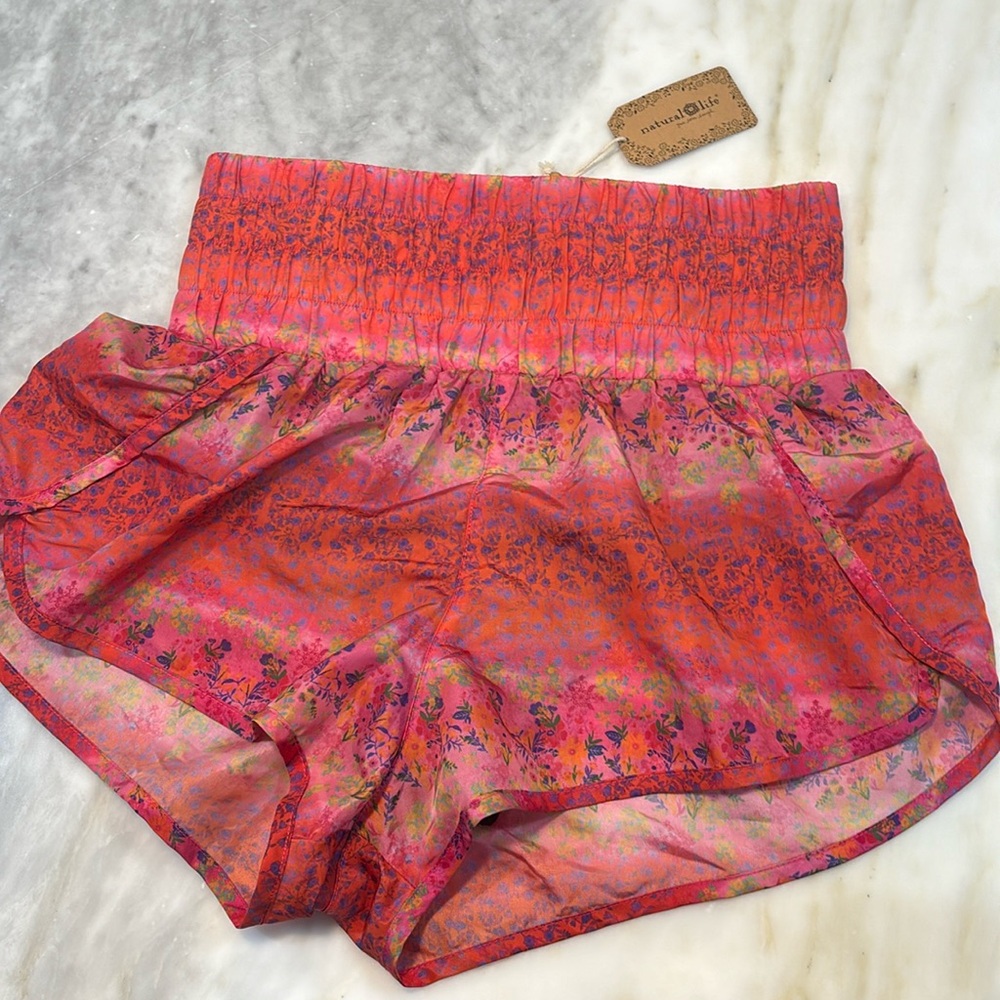 Natural Life High Wasted Shorts, S, Red Floral